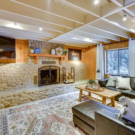 Solitude Mountain Cabin Creek-Side View And Hot Tub